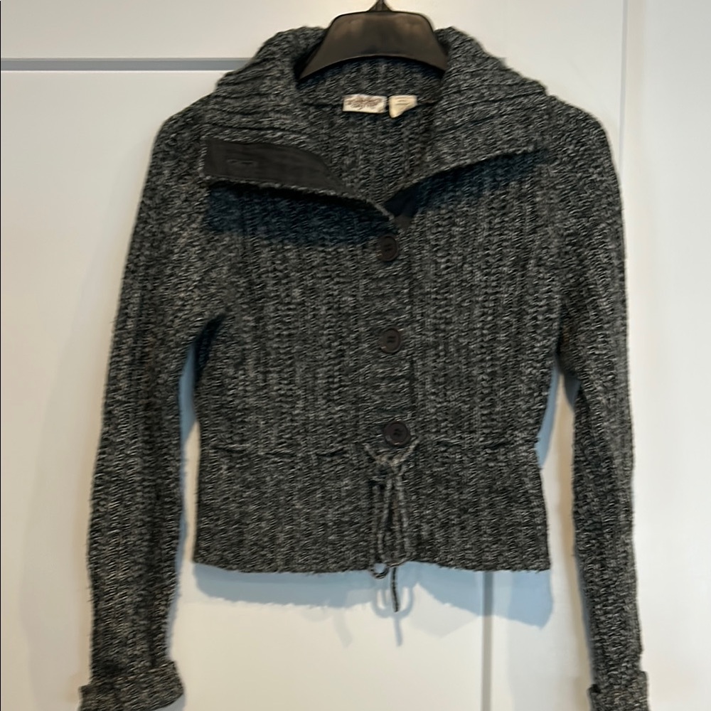 Daytrip gray collared cardigan sweater size medium